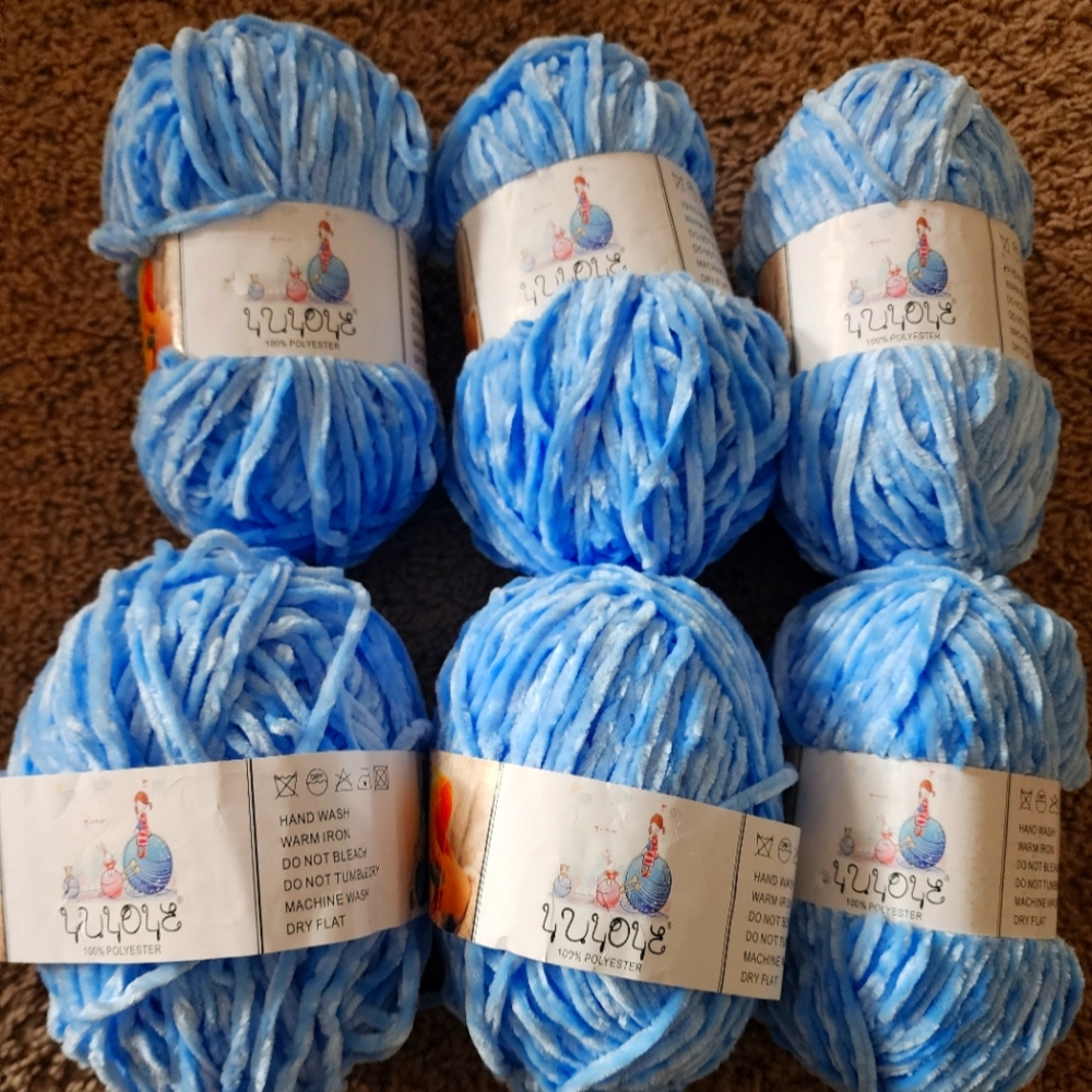 YUYOYE Chenille- Sky Blue Yarn